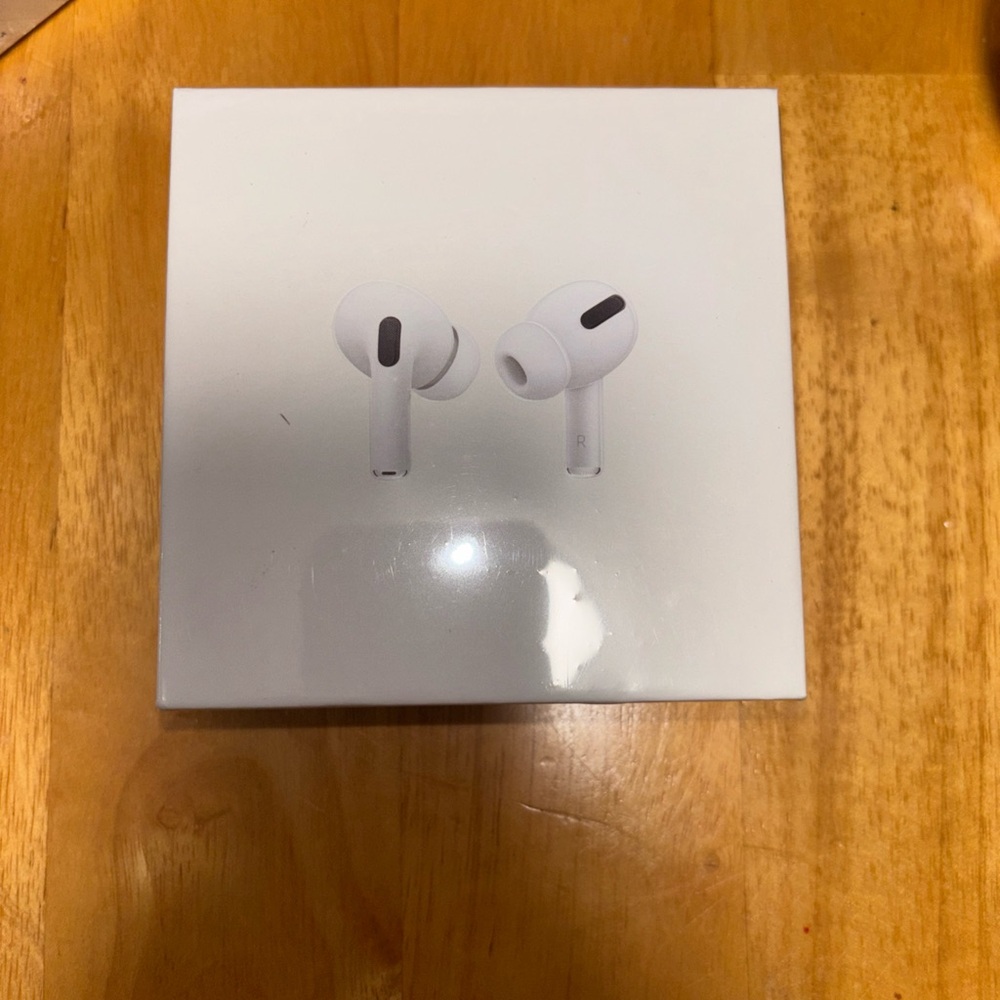 Apple AirPods Pro in White